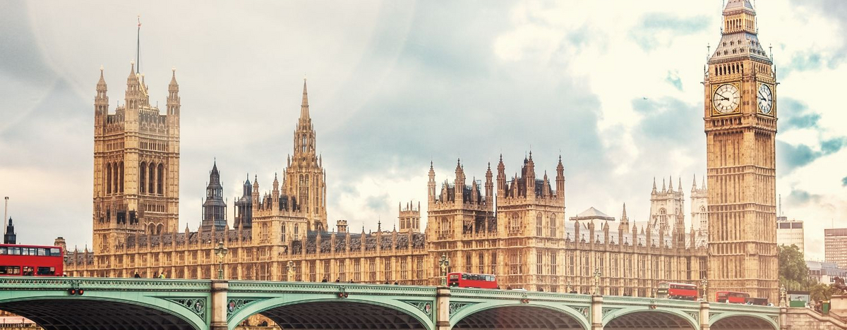 Zu sehen ist die London Bridge und das House of Parliament.