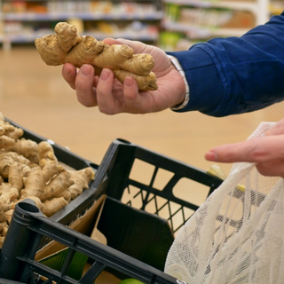 Ingwer in der Supermarktauslage