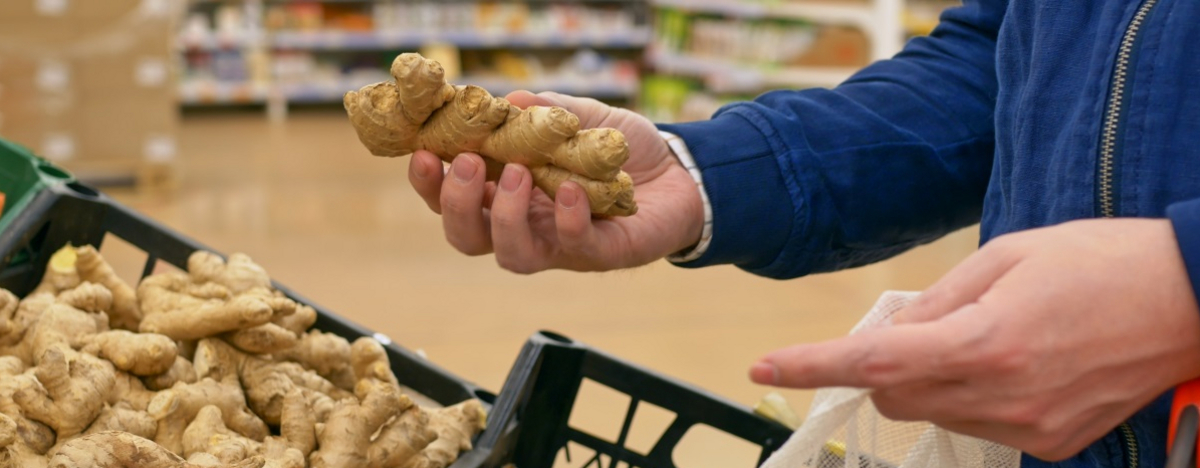 Ingwer in der Supermarktauslage